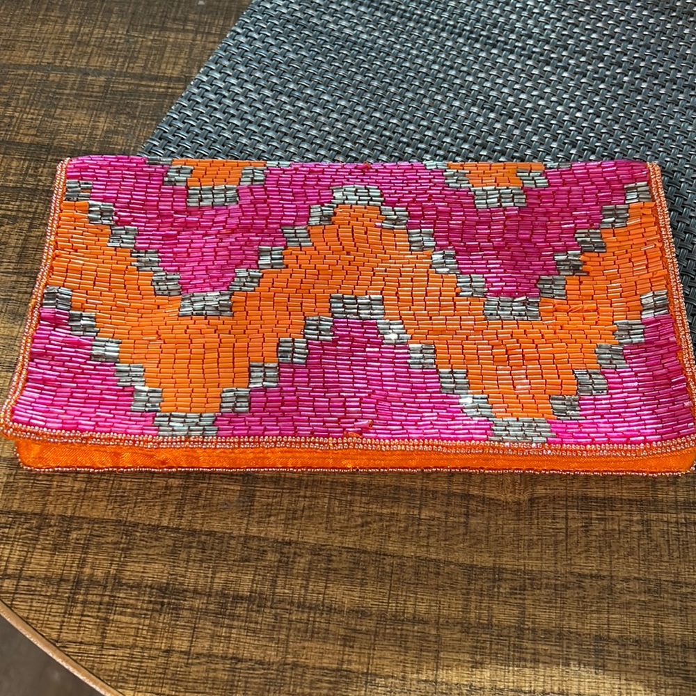 🩷🧡PINK & ORANGE BUGLE GLASS BEADED CHEVRON PATTERN CLUTCH